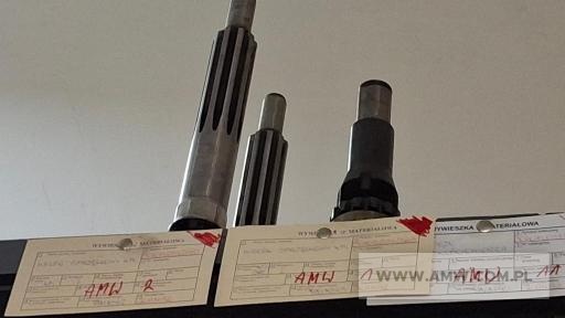 Części samochodowe (AUTOSAN, KAMAZ, UAZ) - pakiet zawierający 149 poz. asort. (wg oddzielnego wykazu), w tym m.in.: czujniki, drzwi prawe, głowica cylindrów, krzyżaki wału napędowego, mechanizm kierowniczy oraz różnicowy, pierścienie, pompa wody, półosie, resory tylne, skrzynia odbioru mocy, tarcze dociskowe sprzęgła, uszczelki, wały napędowe, zawory, zestawy panewek, zwrotnica osi przedniej itp. 